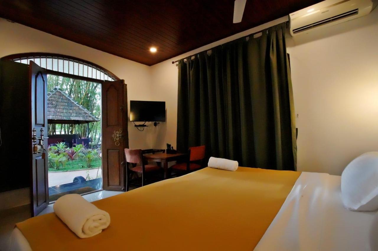 Bamboo Lagoon Backwater Front Resort Alappuzha ภายนอก รูปภาพ