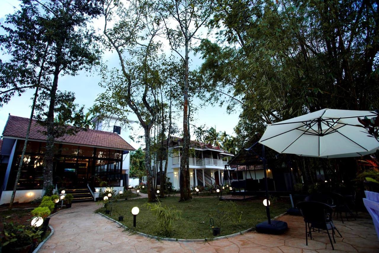 Bamboo Lagoon Backwater Front Resort Alappuzha ภายนอก รูปภาพ