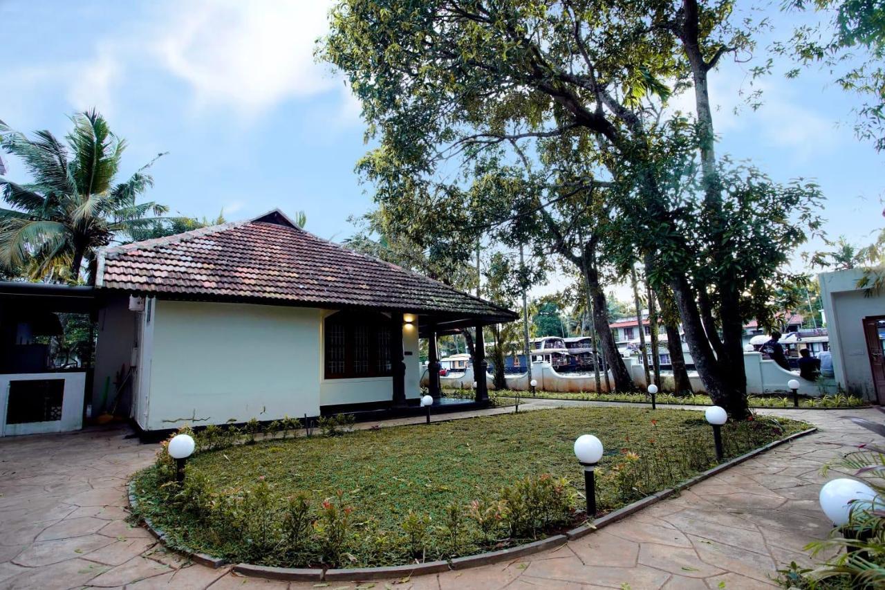 Bamboo Lagoon Backwater Front Resort Alappuzha ภายนอก รูปภาพ