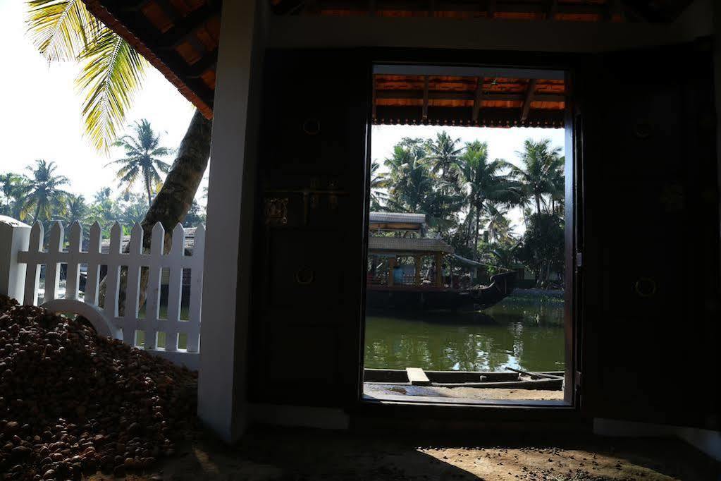 Bamboo Lagoon Backwater Front Resort Alappuzha ภายนอก รูปภาพ