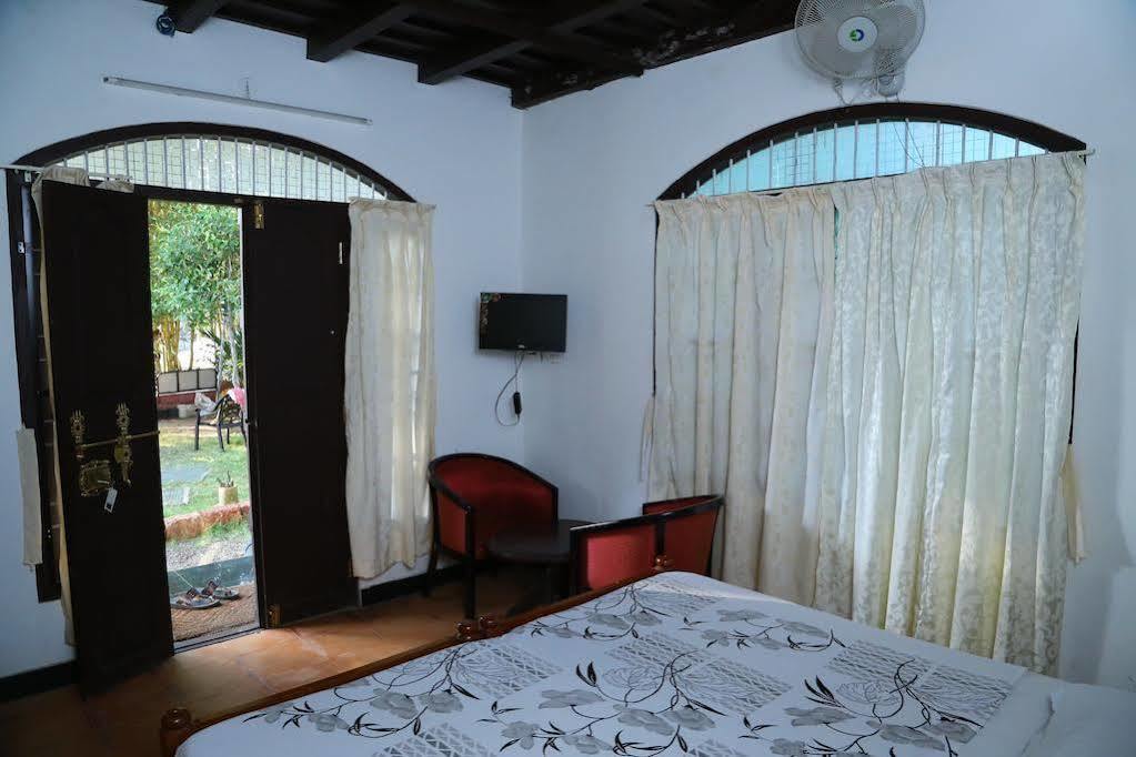Bamboo Lagoon Backwater Front Resort Alappuzha ภายนอก รูปภาพ